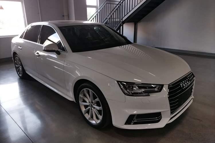 Used Audi A4L 2018 30th Anniversary Edition 40 TFSI Fashion Model Front Right 45 Deg