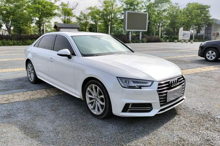 Used Audi A4L 2018 30th Anniversary Edition 40 TFSI Trendy Model Front Right 45 Deg