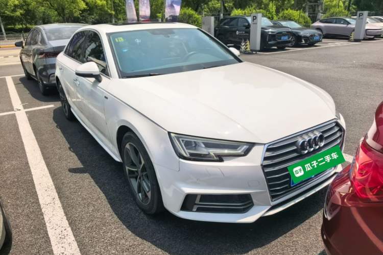 Used Audi A4L 2018 30th Anniversary Edition 40 TFSI Fashion Model Front Right 45 Deg