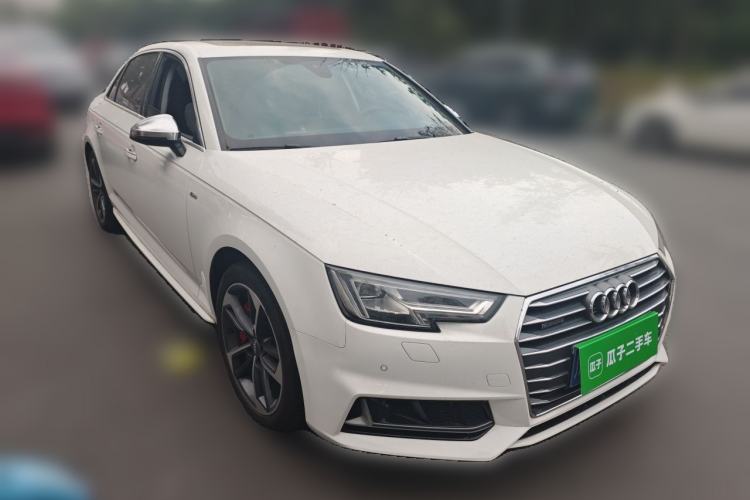 Used Audi A4L 2018 30th Anniversary Edition 45 TFSI quattro Sport model Front Right 45 Deg