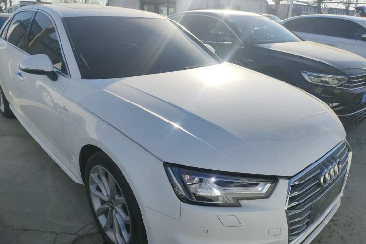 Used Audi A4L 2018 30th Anniversary Edition 40 TFSI Fashion Model Front Right 45 Deg