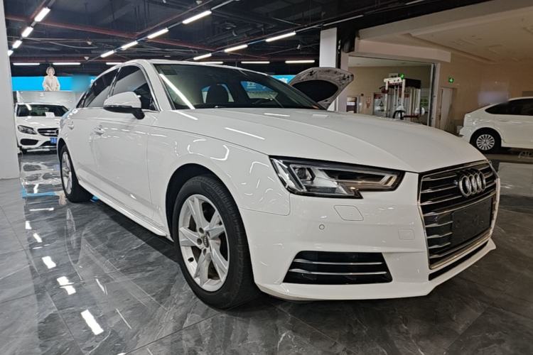 Used Audi A4L 2018 30th Anniversary Edition 40 TFSI Trendy Model Front Right 45 Deg