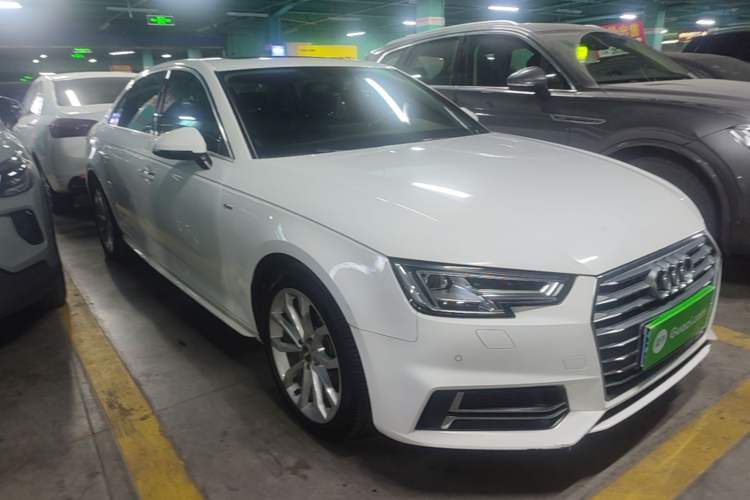 Used Audi A4L 2018 30th Anniversary Edition 40 TFSI Fashion Model Front Right 45 Deg