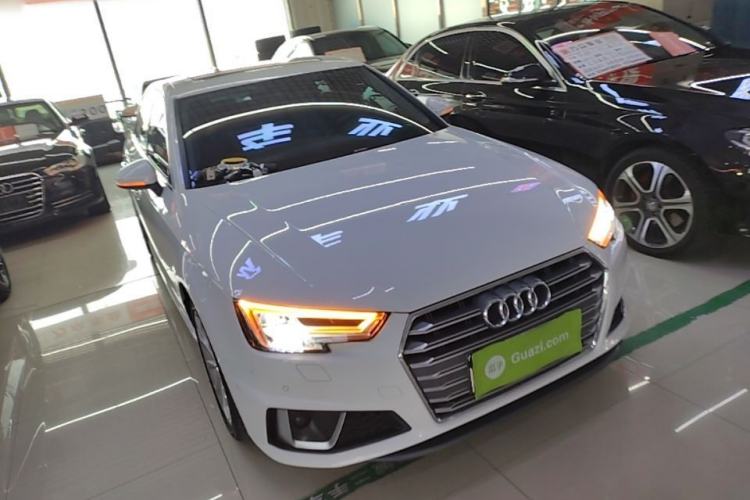 Used Audi A4L 2018 30th Anniversary Edition 40 TFSI Fashion Model Front Right 45 Deg