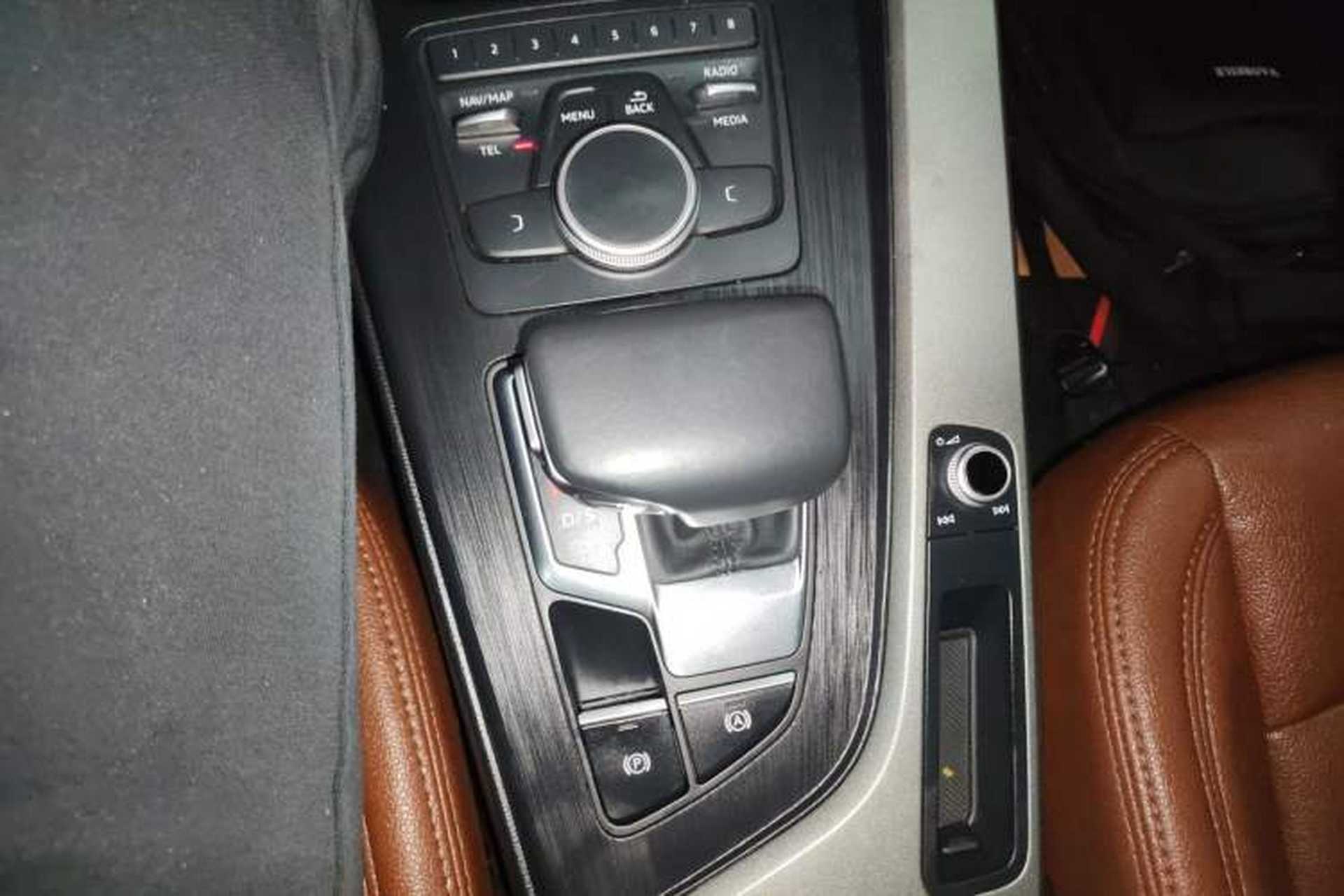 Used Audi A4L 2018 30th Anniversary Edition 40 TFSI Trendy Model Gear Lever