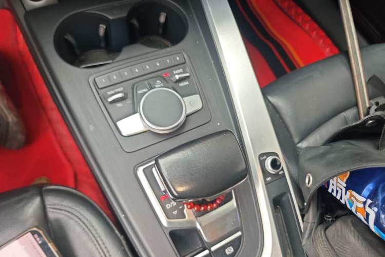 Used Audi A4L 2018 30th Anniversary Edition 40 TFSI Fashion Model Gear Lever