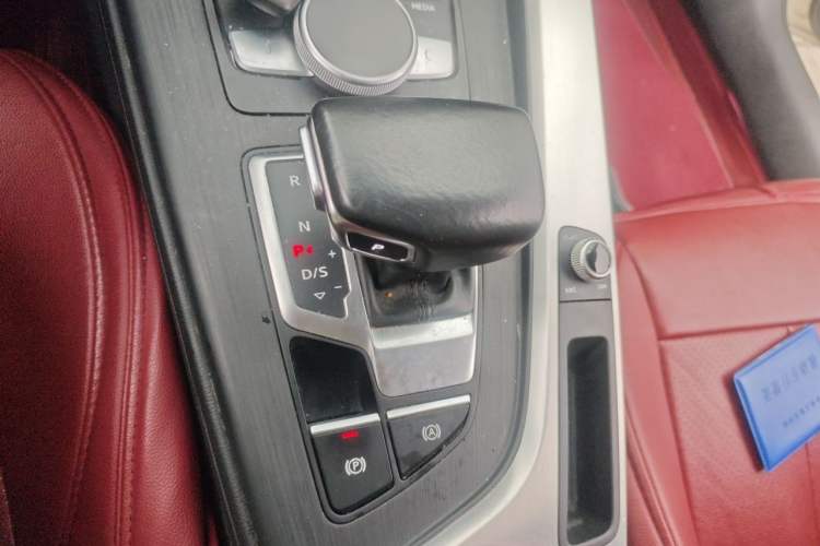 Used Audi A4L 2018 30th Anniversary Edition 40 TFSI Fashion Model Gear Lever