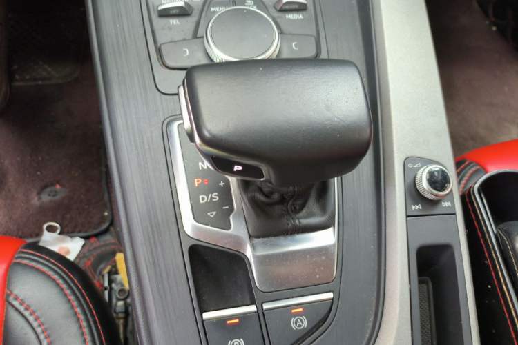 Used Audi A4L 2018 30th Anniversary Edition 40 TFSI Trendy Model Gear Lever