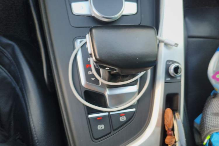 Used Audi A4L 2018 30th Anniversary Edition 40 TFSI Fashion Model Gear Lever