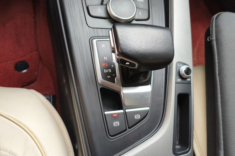 Used Audi A4L 2018 30th Anniversary Edition 40 TFSI Trendy Model Gear Lever
