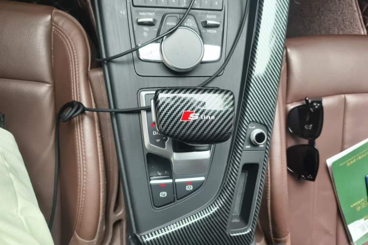 Used Audi A4L 2018 30th Anniversary Edition 40 TFSI Fashion Model Gear Lever
