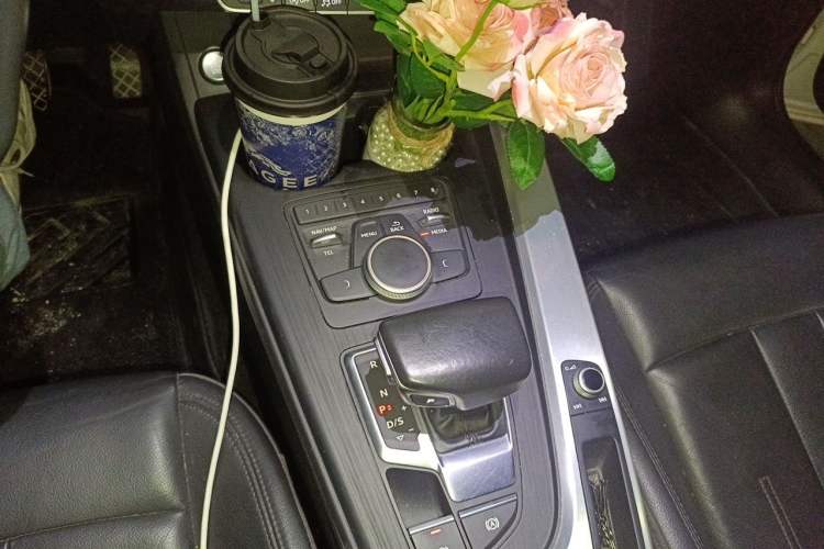 Used Audi A4L 2018 30th Anniversary Edition 45 TFSI quattro Individual Sport Edition Gear Lever