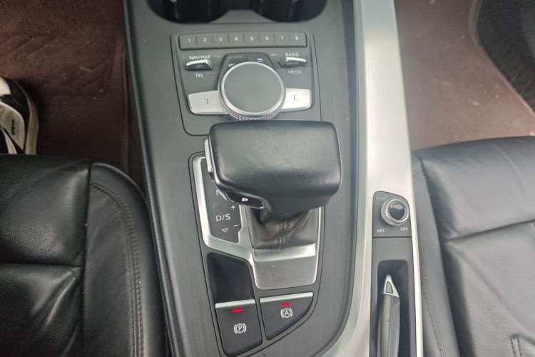 Used Audi A4L 2018 30th Anniversary Edition 40 TFSI Fashion Model Gear Lever