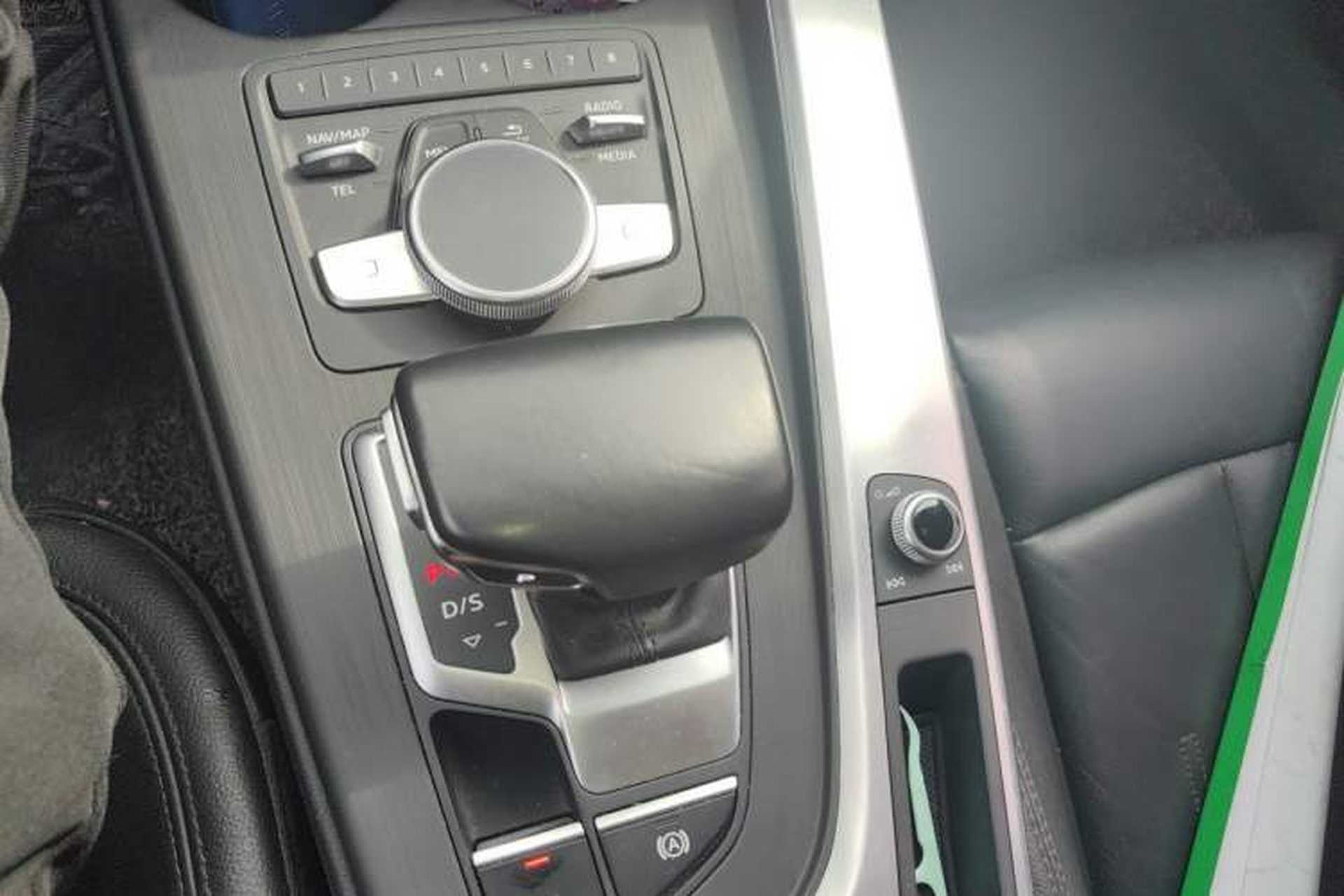 Used Audi A4L 2018 30th Anniversary Edition 40 TFSI Fashion Model Gear Lever