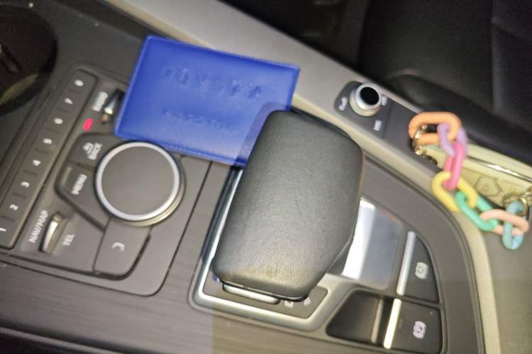 Used Audi A4L 2018 30th Anniversary Edition 40 TFSI Fashion Model Gear Lever