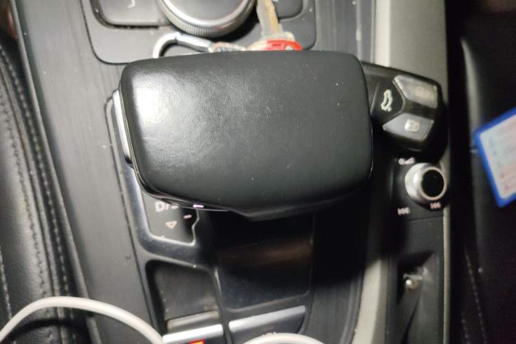 Used Audi A4L 2018 30th Anniversary Edition 30 TFSI Ambition Model Gear Lever
