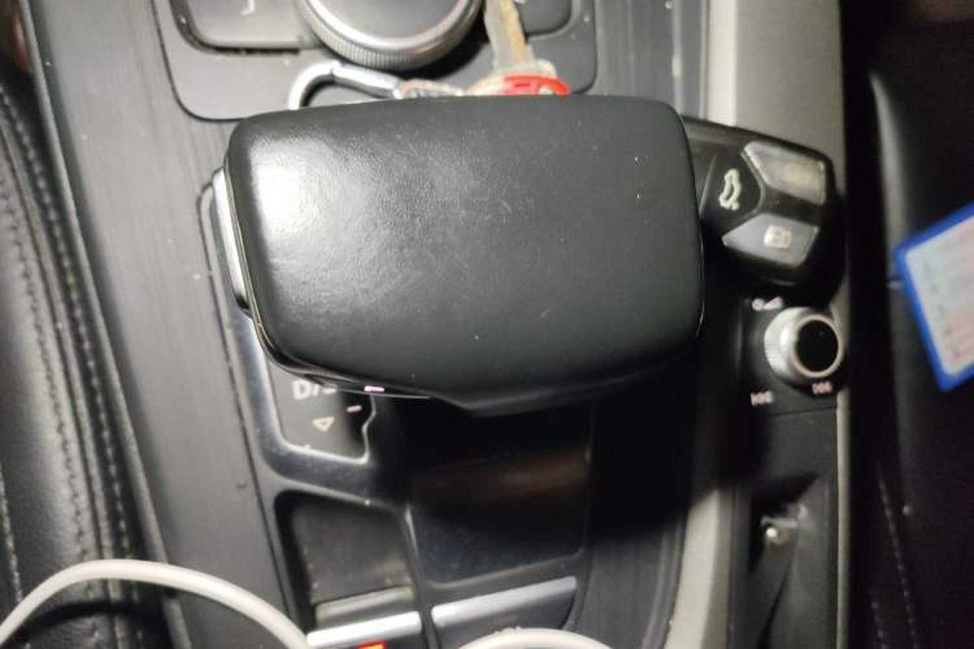 Used Audi A4L 2018 30th Anniversary Edition 30 TFSI Ambition Model Gear Lever