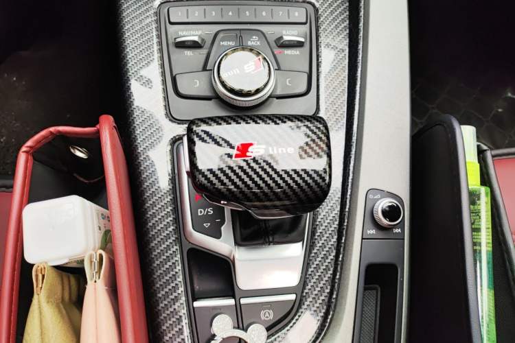 Used Audi A4L 2018 30th Anniversary Edition 40 TFSI Trendy Model Gear Lever
