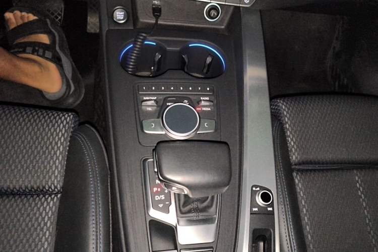 Used Audi A4L 2018 30th Anniversary Edition 40 TFSI Sport Edition Gear Lever