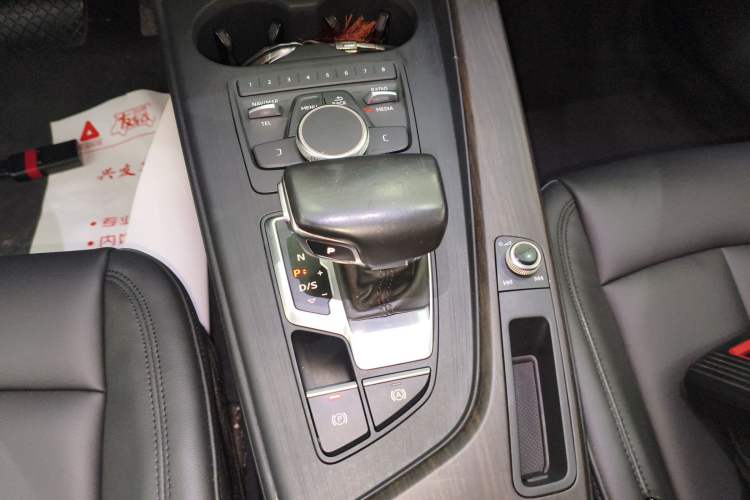 Used Audi A4L 2018 30th Anniversary Edition 40 TFSI Trendy Model Gear Lever
