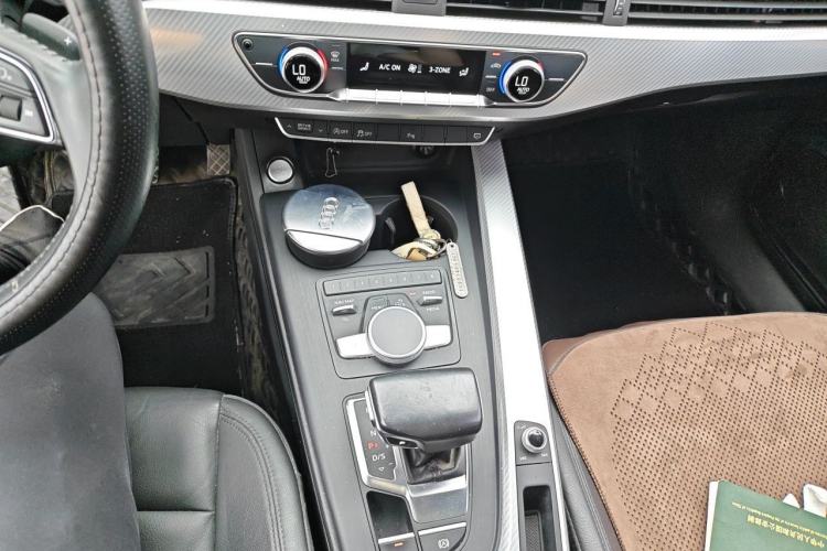 Used Audi A4L 2018 30th Anniversary Edition 40 TFSI Fashion Model Gear Lever