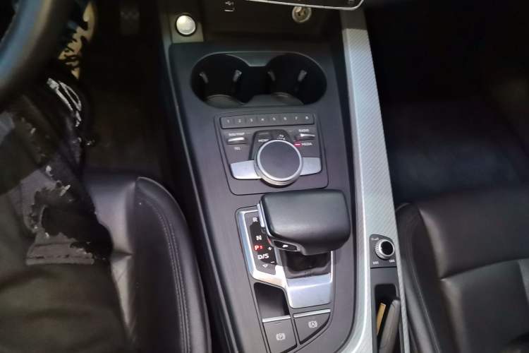 Used Audi A4L 2018 30th Anniversary Edition 40 TFSI Fashion Model Gear Lever