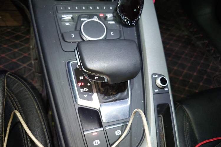 Used Audi A4L 2018 30th Anniversary Edition 30 TFSI Ambition Model Gear Lever