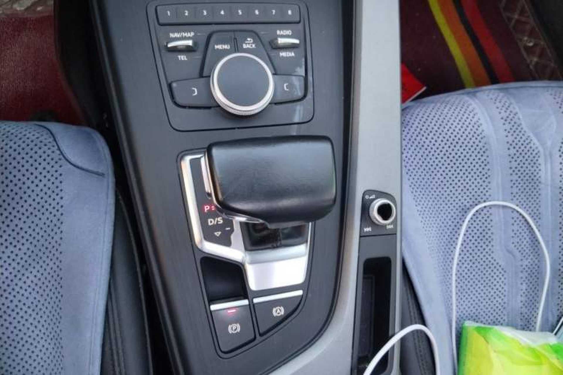 Used Audi A4L 2018 30th Anniversary Edition 40 TFSI Trendy Model Gear Lever