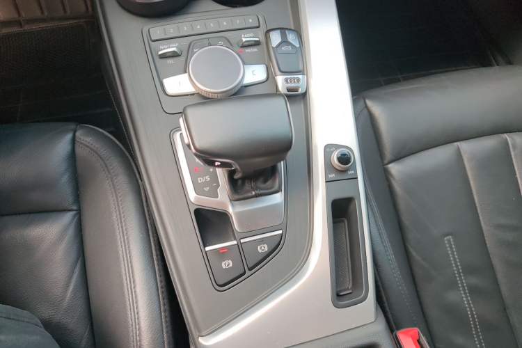 Used Audi A4L 2018 30th Anniversary Edition 40 TFSI Fashion Model Gear Lever