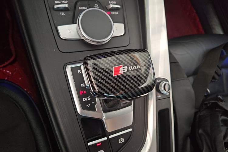 Used Audi A4L 2018 30th Anniversary Edition 40 TFSI Fashion Model Gear Lever