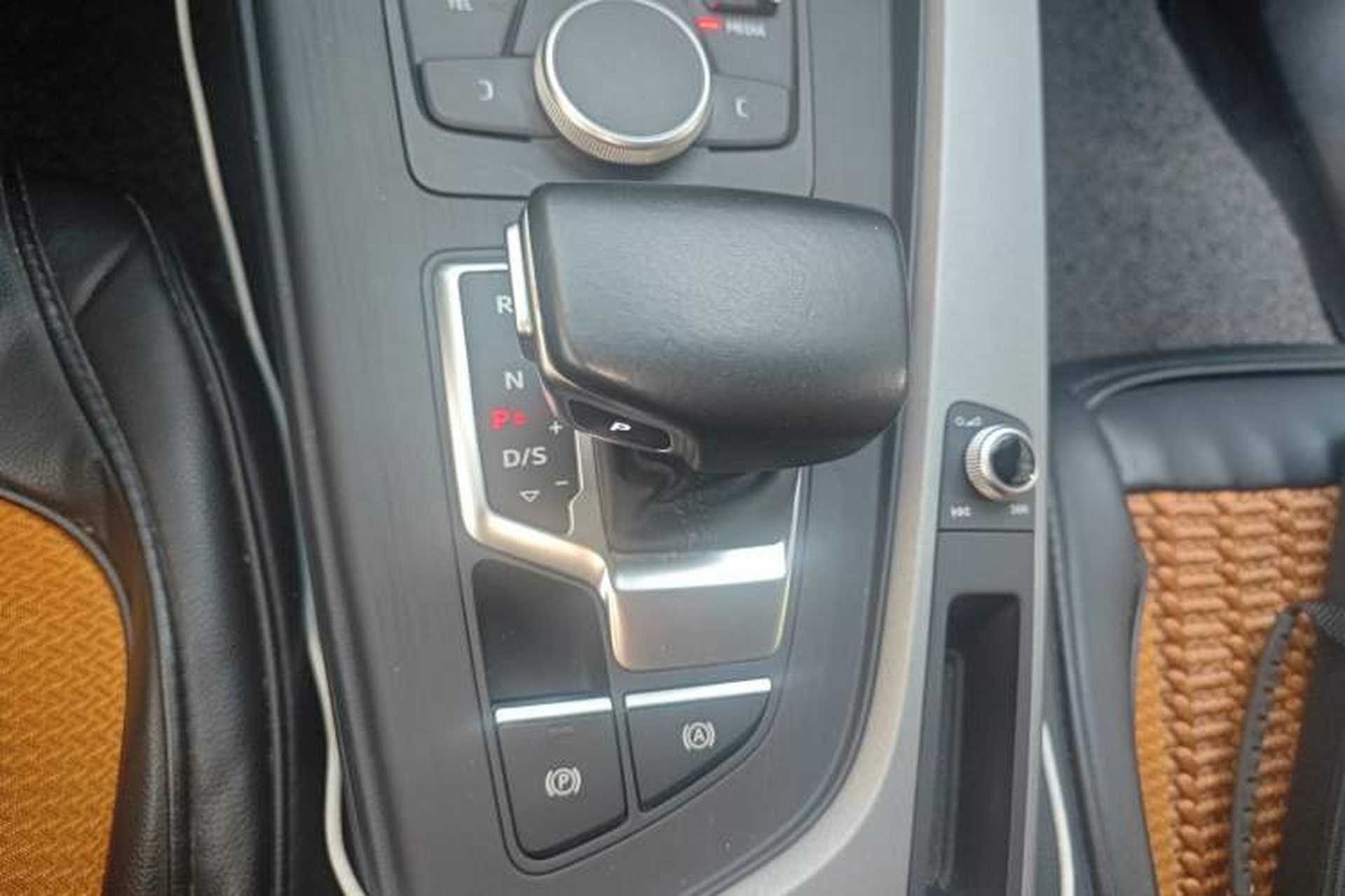 Used Audi A4L 2018 30th Anniversary Edition 40 TFSI Trendy Model Gear Lever