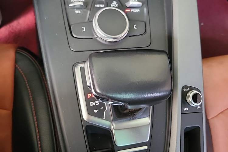 Used Audi A4L 2018 30th Anniversary Edition 40 TFSI Trendy Model Gear Lever