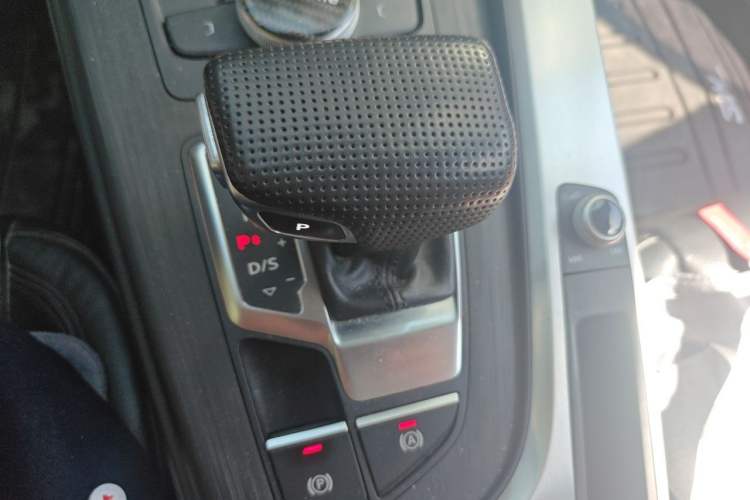 Used Audi A4L 2018 30th Anniversary Edition 45 TFSI quattro Individual Sport Edition Gear Lever