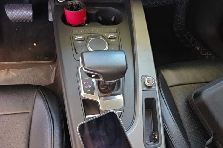 Used Audi A4L 2018 30th Anniversary Edition 40 TFSI Trendy Model Gear Lever
