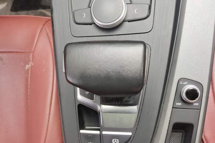 Used Audi A4L 2018 30th Anniversary Edition 30 TFSI Ambition Model Gear Lever