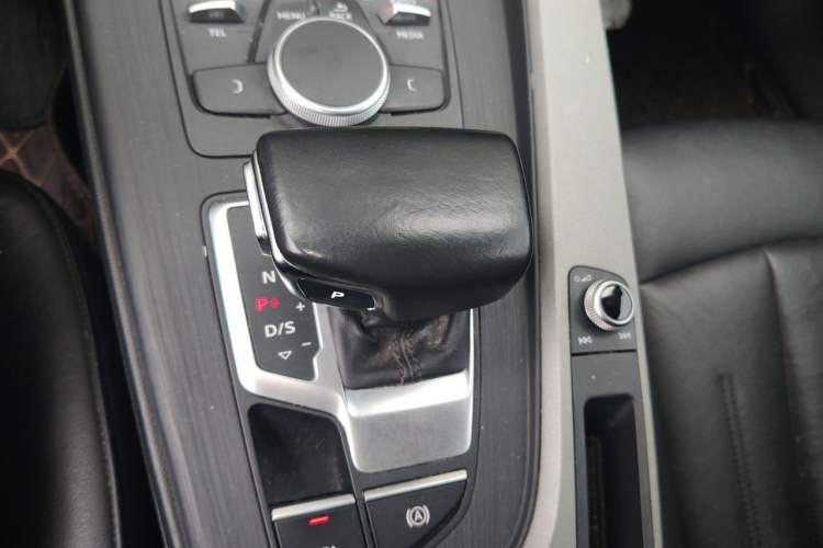 Used Audi A4L 2018 30th Anniversary Edition 40 TFSI Trendy Model Gear Lever