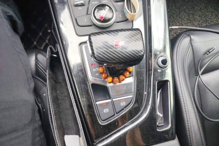 Used Audi A4L 2018 30th Anniversary Edition 40 TFSI Trendy Model Gear Lever