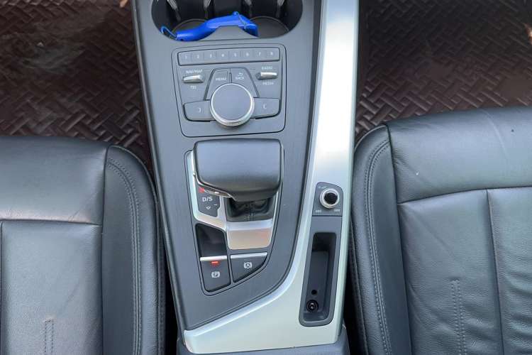 Used Audi A4L 2018 30th Anniversary Edition 45 TFSI quattro Individual Sport Edition Gear Lever