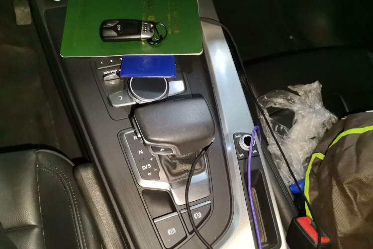 Used Audi A4L 2018 30th Anniversary Edition 40 TFSI Fashion Model Gear Lever