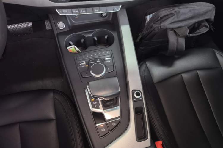 Used Audi A4L 2018 30th Anniversary Edition 40 TFSI Trendy Model Gear Lever