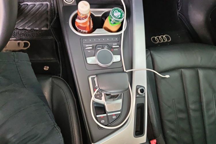 Used Audi A4L 2018 30th Anniversary Edition 40 TFSI Fashion Model Gear Lever