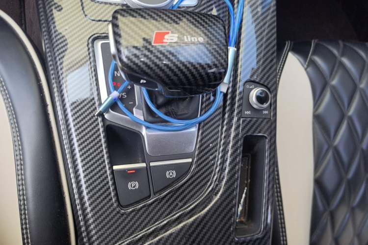 Used Audi A4L 2018 30th Anniversary Edition 40 TFSI Fashion Model Gear Lever