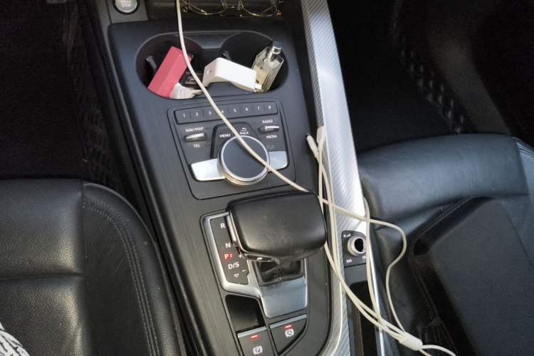 Used Audi A4L 2018 30th Anniversary Edition 40 TFSI Fashion Model Gear Lever
