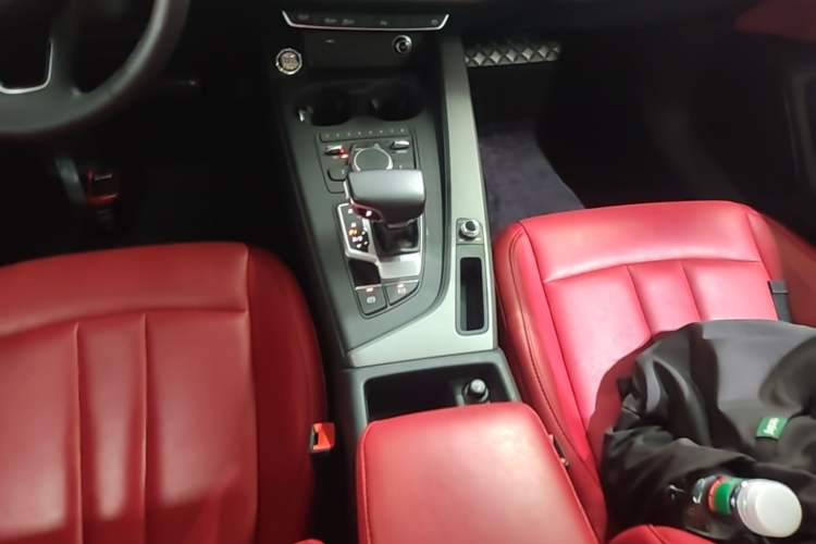 Used Audi A4L 2018 30th Anniversary Edition 40 TFSI Trendy Model Gear Lever