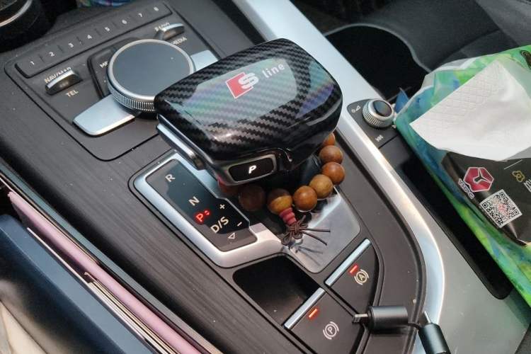 Used Audi A4L 2018 30th Anniversary Edition 40 TFSI Fashion Model Gear Lever
