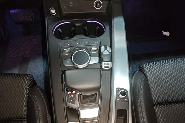 Used Audi A4L 2018 30th Anniversary Edition 40 TFSI Sport Edition Gear Lever