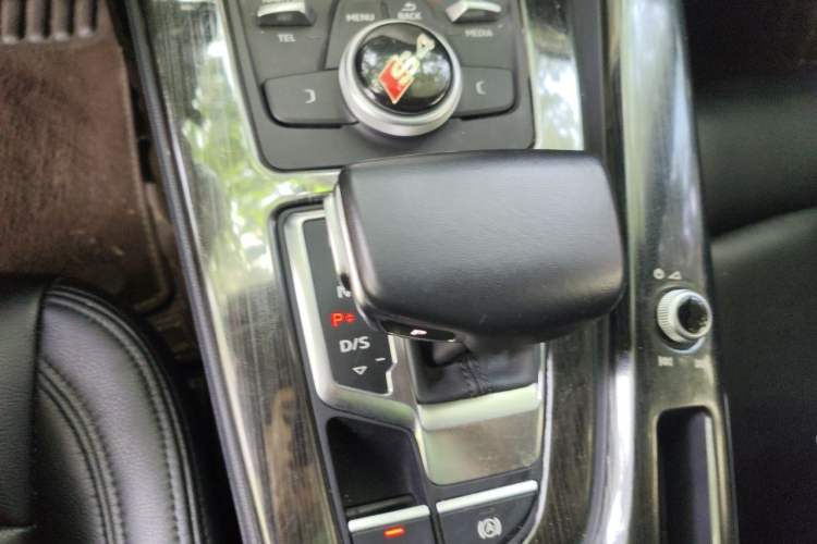 Used Audi A4L 2018 30th Anniversary Edition 40 TFSI Trendy Model Gear Lever