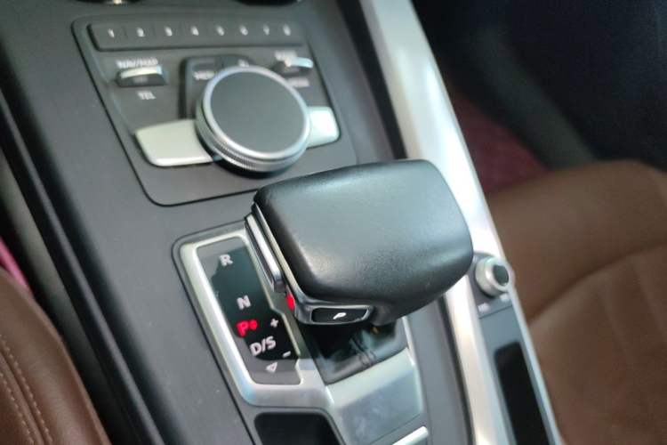 Used Audi A4L 2018 30th Anniversary Edition 40 TFSI Fashion Model Gear Lever