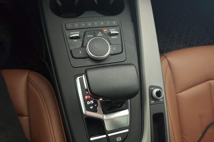 Used Audi A4L 2018 30th Anniversary Edition 40 TFSI Trendy Model Gear Lever