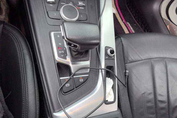 Used Audi A4L 2018 30th Anniversary Edition 45 TFSI quattro Individual Sport Edition Gear Lever